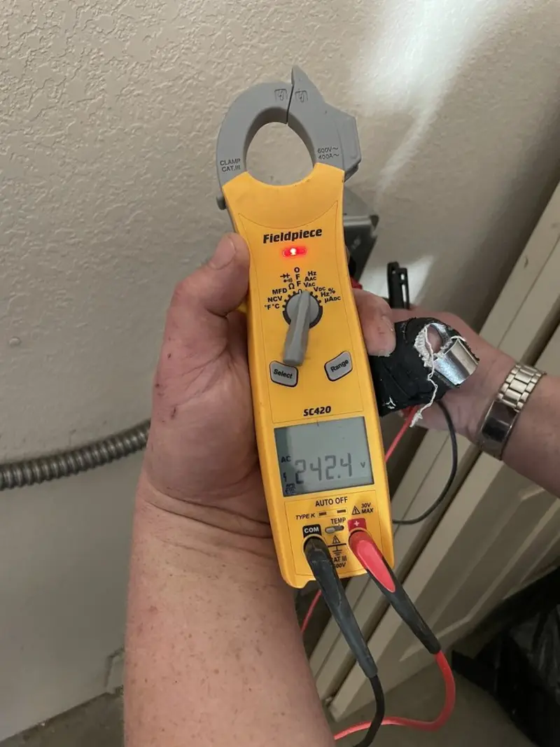 Voltage testing with clamp meter during Circuit Breaker Repair in Alpine
